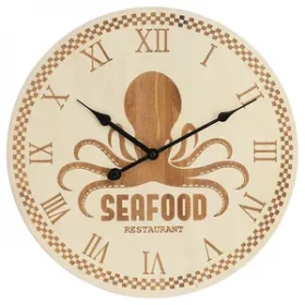 Kunstvolle Holzwanduhr mit dekorativer Gravur