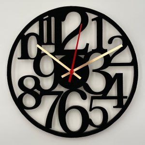 Runde Holzuhr, ausgeschnittene Ziffern, blauer Filz Uhr, moderne Holzuhr, Designer Wanduhr Holz, kreative Ziffern, Wanduhr blau Holz, Filz-Design Uhr