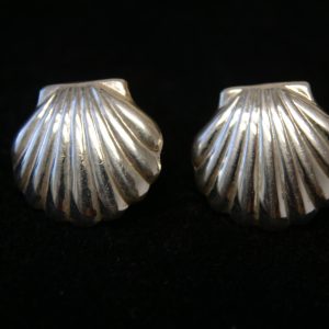 2 Stück Ohrringe als Ohrstecker in Muschel Design 925er Silber