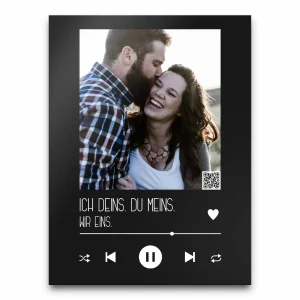 Wandbild mit Song Design aus satiniertem Acrylglas ab 15×20 cm mit Foto und Wunschtext