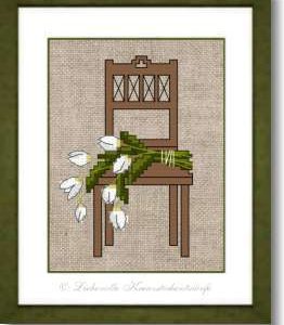 Stuhl mit weißen Tulpen