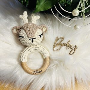 Babyrassel REH gehäkelt personalisiert